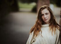 Die Schauspielerin Paula Herzig spielt Mia.